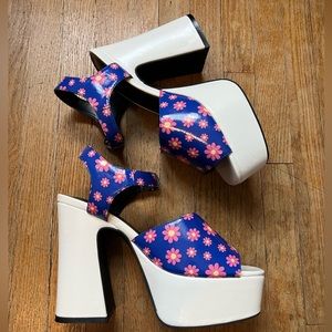Delia’s by Dolls Kill Ditzy Delight platform heels blue floral women’s size US8
